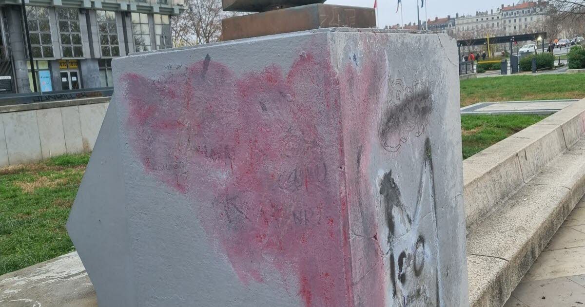 Lyon. À l’Hôtel de ville, un des spots préférés des skateurs terni par des tags