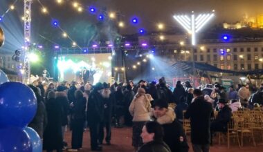Lyon. La fête juive Hanouka célébrée place Bellecour malgré la tragédie de Sydney : « la vie continue »