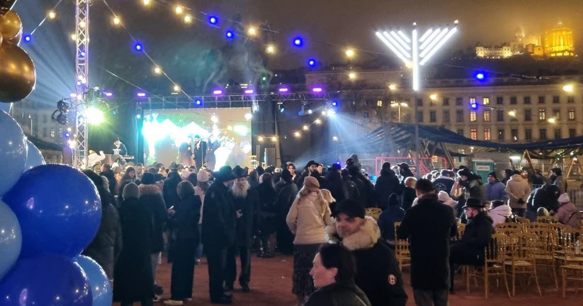 Lyon. La fête juive Hanouka célébrée place Bellecour malgré la tragédie de Sydney : « la vie continue »
