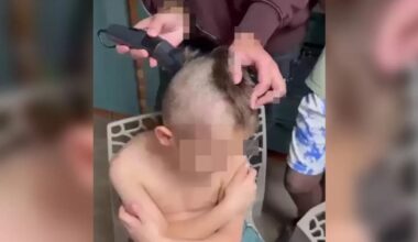 sa mère affirme avoir été menacée de ne pas revoir ses enfants si elle portait plainte