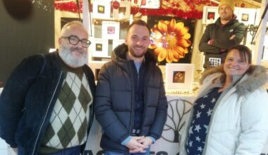 un des chalets du marché de Noël vend les créations de demandeurs d'emploi