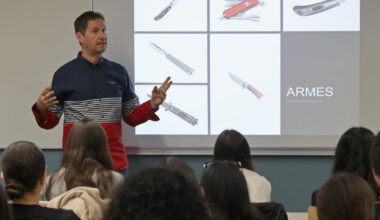 face aux dangers des armes blanches, la police intervient auprès des lycéens