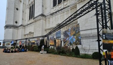 Lyon 5e Arrondissement. Exposition de photos de Lyon grand format sur l esplanade de la basilique de Fourvière