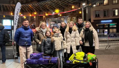 Eschau. Ces enfants distribuent des boîtes d’hygiène et des bredele à des personnes démunies