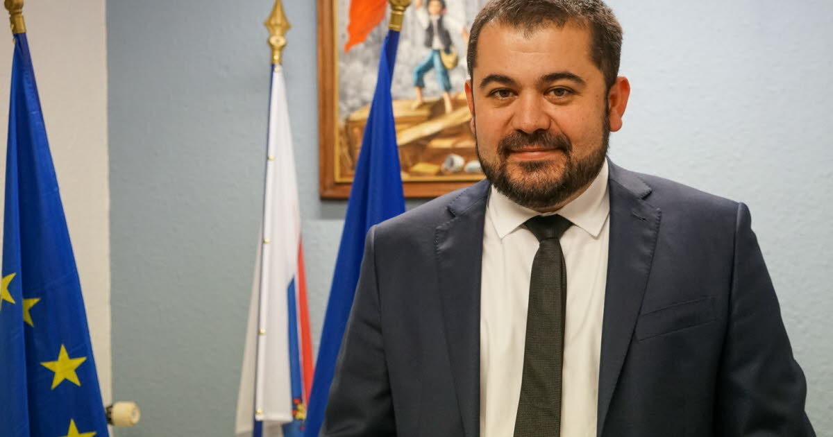 Jordan Da Silva, maire de 7 700 habitants et patron de 1 000 salariés