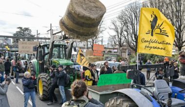 une centaine d'agriculteurs sur la place Jean-Macé, une vingtaine de tracteurs attendue