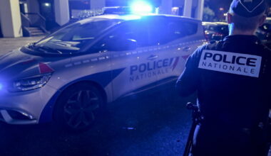 muni d’un couteau et d’une paire de ciseaux, il hurle dans la rue et sème l’inquiétude