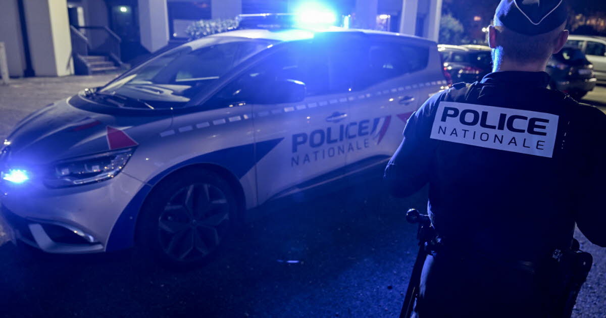 muni d’un couteau et d’une paire de ciseaux, il hurle dans la rue et sème l’inquiétude