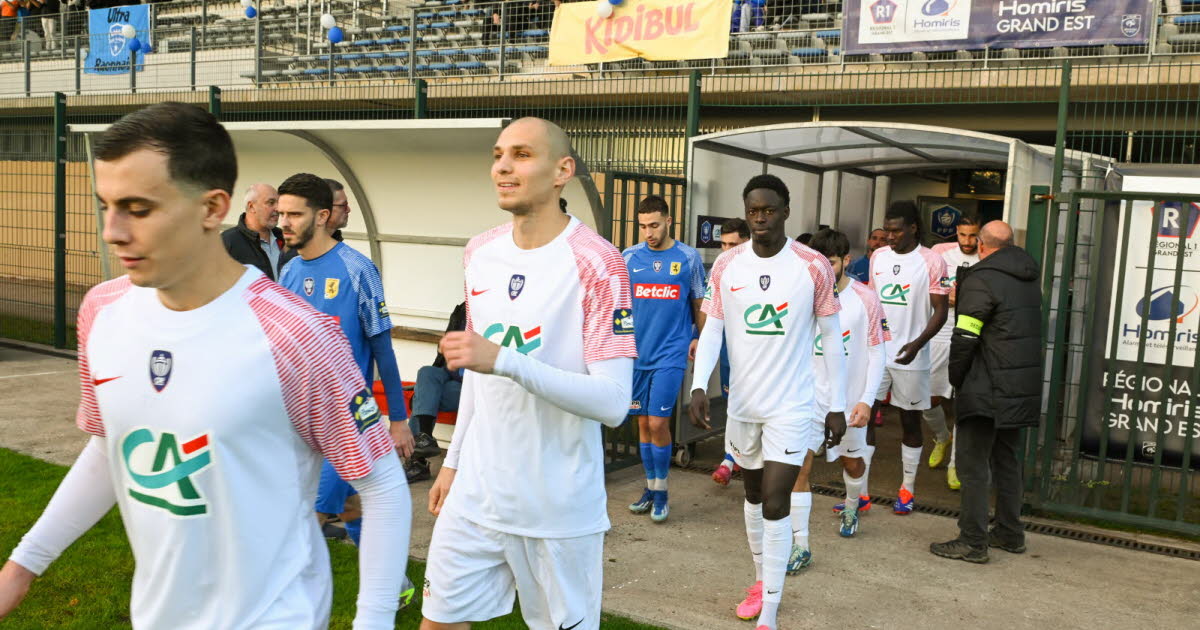 le coup d'envoi est donné entre l'US Raon-l'Étape et le Paris FC !
