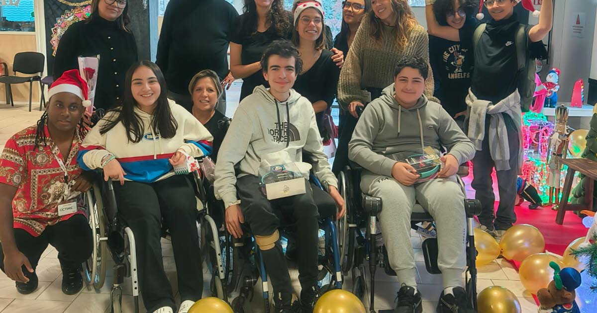 spectacles et cadeaux illuminent le quotidien des enfants