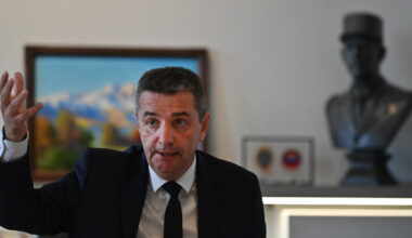 sur les réseaux sociaux, comme si de rien n’était