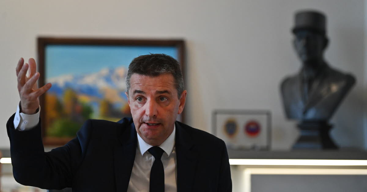 sur les réseaux sociaux, comme si de rien n’était