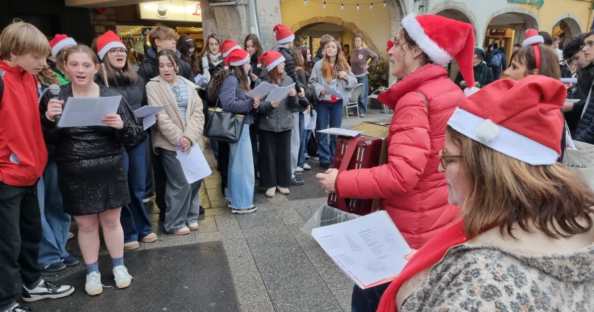 les élèves du lycée Malraux offrent un tour d’Europe des chansons de Noël dans la ville