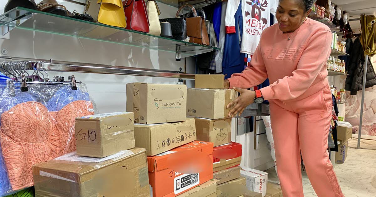 à la veille de Noël, c’est le rush dans les points relais