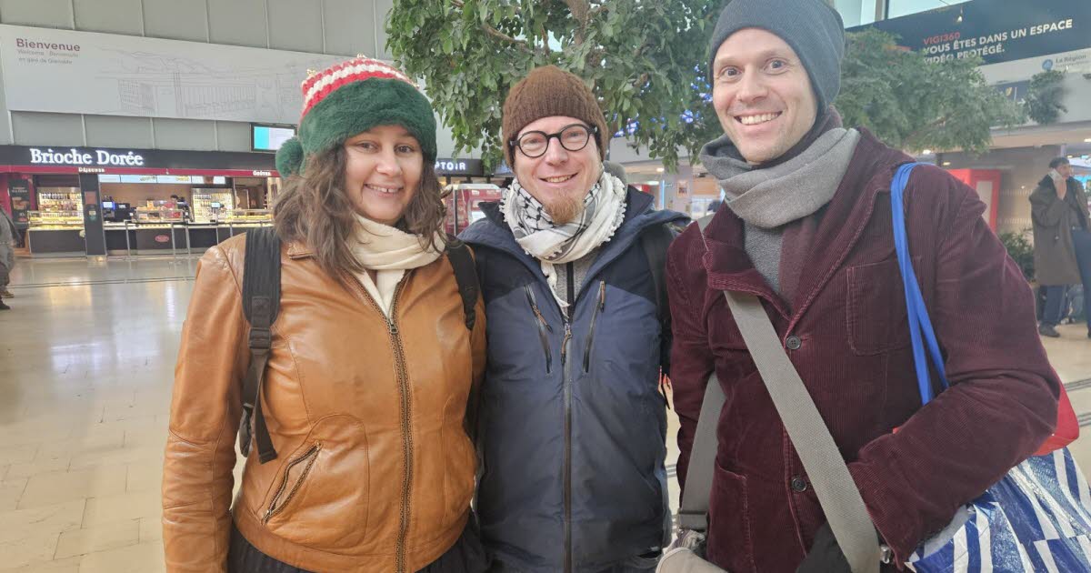 Grenoble. Musique, retrouvailles, câlins… immersion à la gare le jour du réveillon de Noël