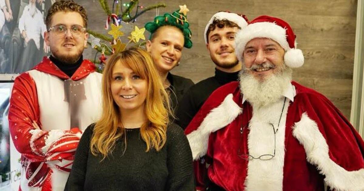 le père Noël se fait coiffeur le soir du réveillon