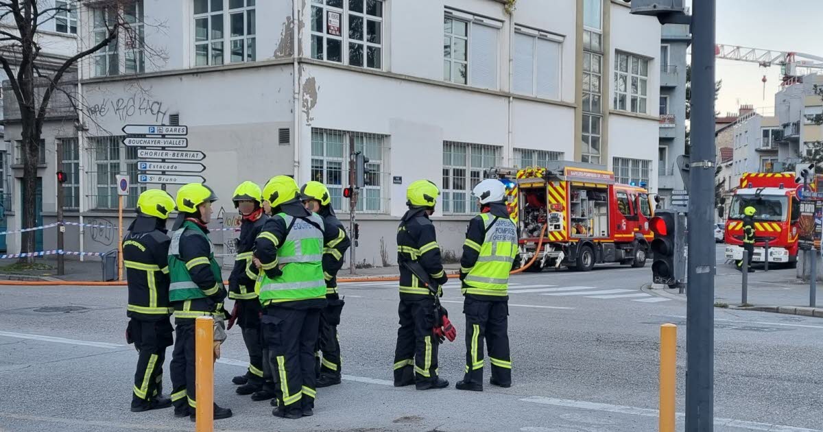 les habitants autorisés à regagner leurs logements, la circulation toujours coupée