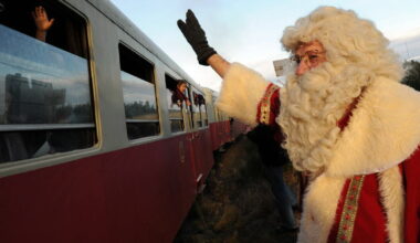 un passager les récupère... puis la magie de Noël s'opère