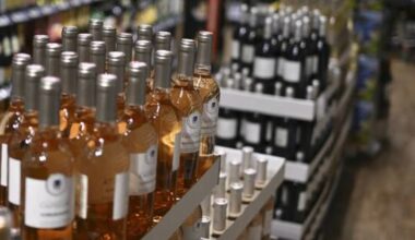 un homme jugé pour vols de bouteilles d’alcool et menaces avec couteau