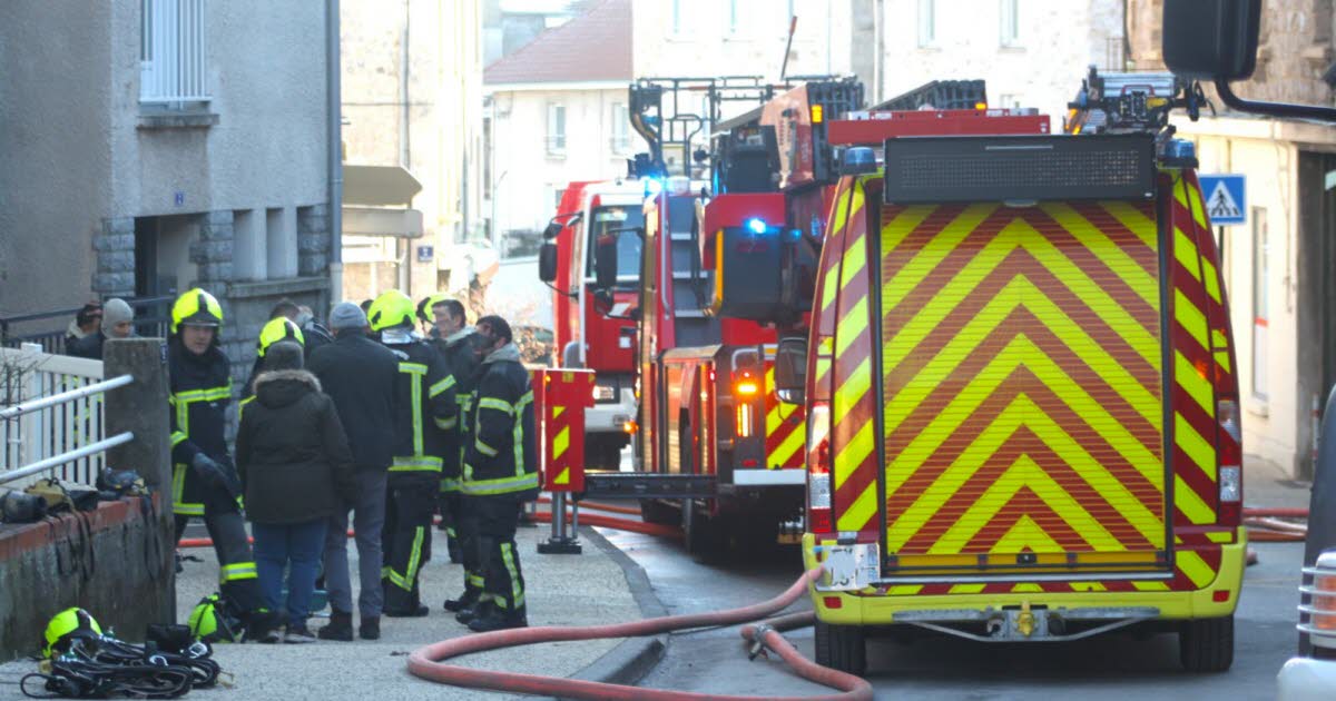 Loire. Un spectaculaire incendie ravage une maison en plein centre de Saint-Genest-Malifaux