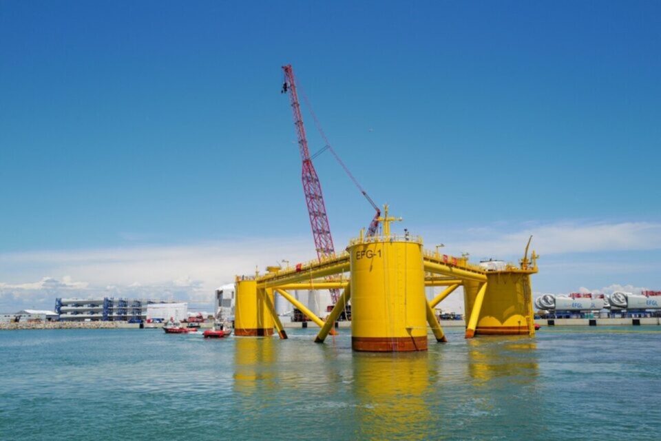 A Port-la-Nouvelle, les flotteurs des futures éoliennes sont arrivés 