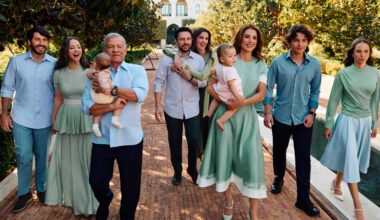 Le roi Abdallah et la reine Rania posent pour la première fois avec leurs 6 descendants sur leur carte de vœux