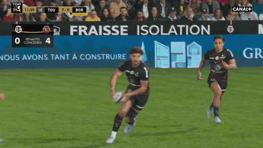 Si vous restez jusqu'à la fin, je vous offre mon best-of de Pita Ahki qui joue le rôle d'un mur de briques humain.