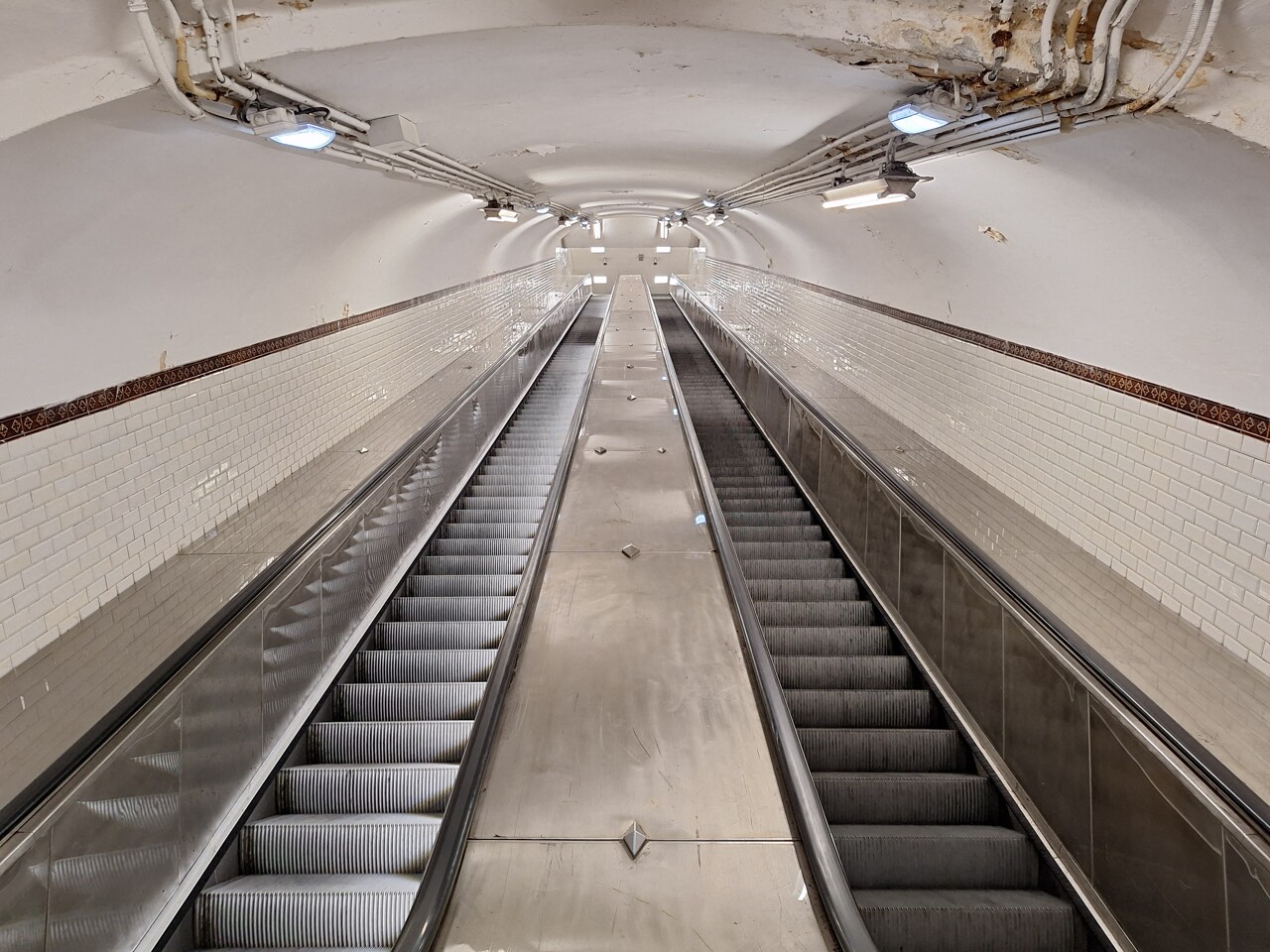 RATP. Avec ses 256 marches, cette station de métro de Paris a le plus grand escalator du réseau