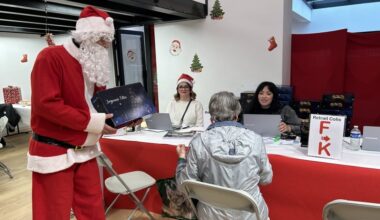 À Marseille, offrir du lien social aux personnes âgées précaires grâce aux colis de Noël