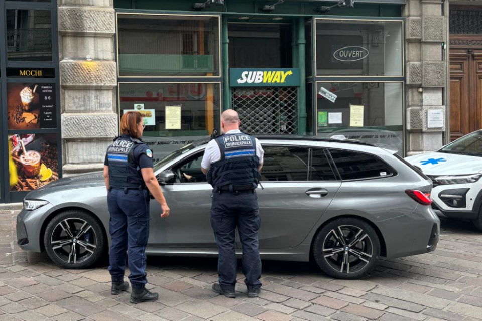 Les contrôles de véhicules dans les zones piétonnes de Grenoble s'intensifient en ce mois de septembre 2024.