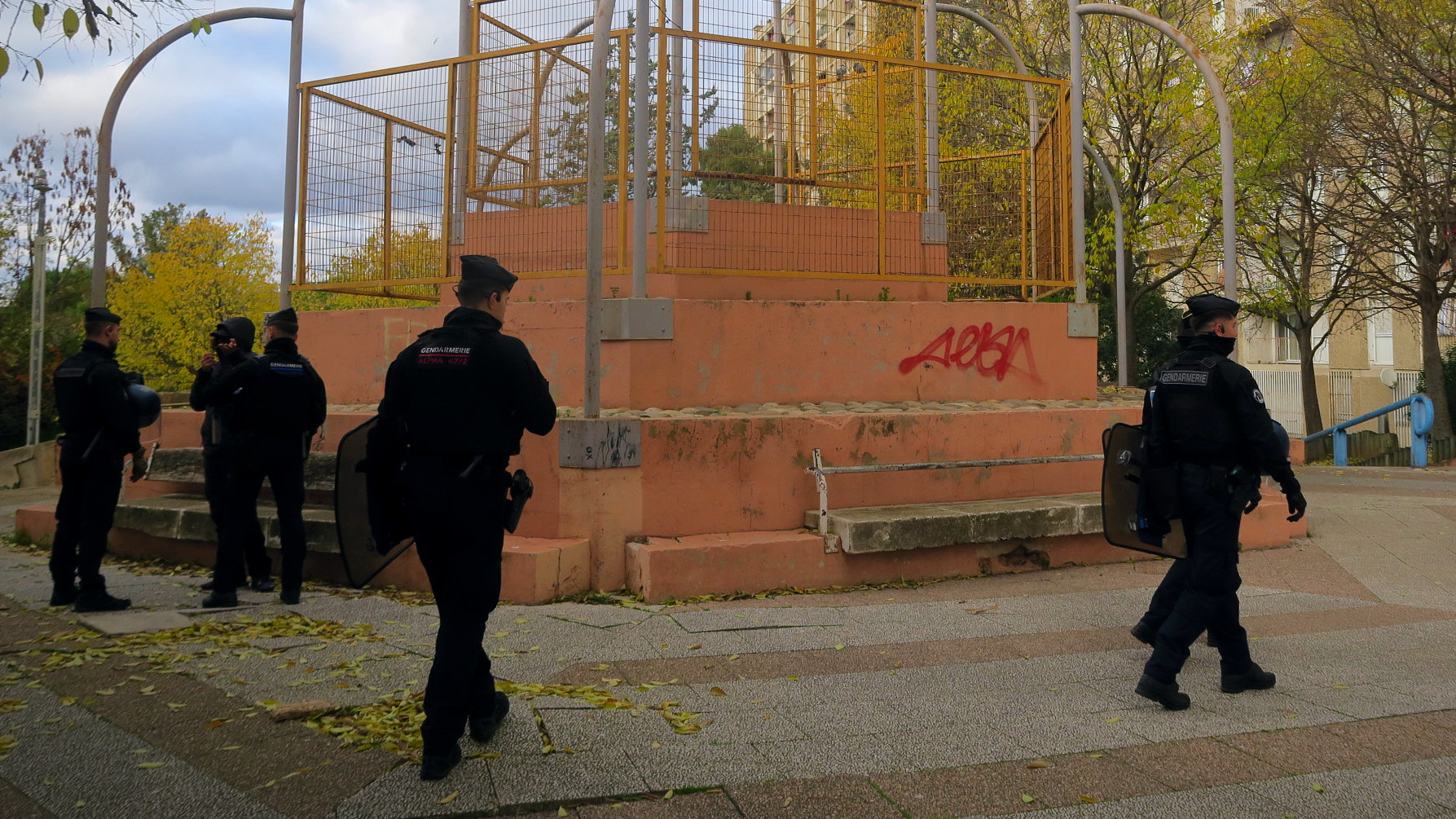 Pour son arrivée, le nouveau préfet fait pilonner quinze points de deal marseillais