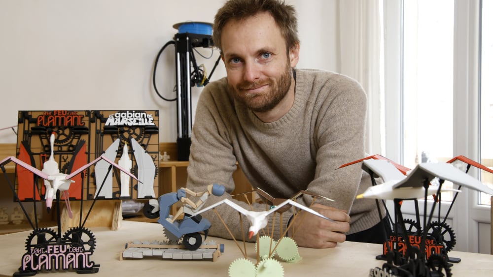 Gabian, scooter... Il crée des automates depuis son appartement à Marseille