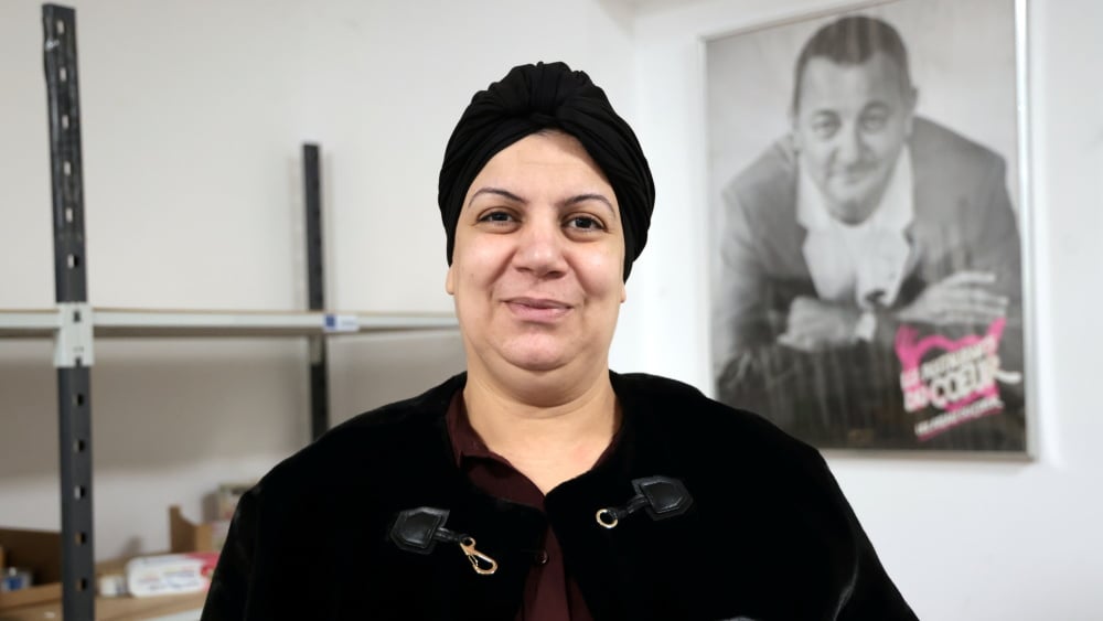 "On forme une famille", assure Rabeb, bénévole et accompagnée par les Restos du cœur