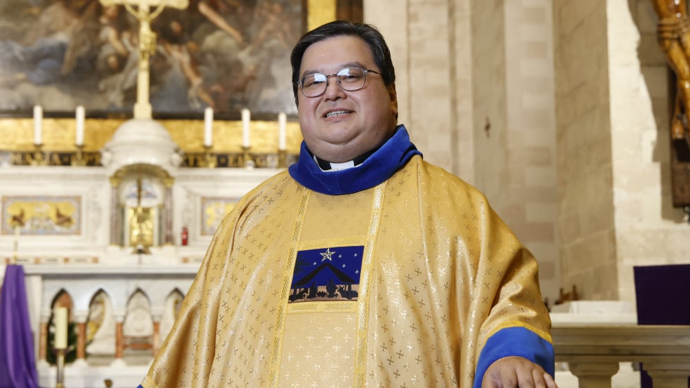 "Ils travaillent à Noël". Le curé Martin Tran, "chrétien et heureux" célèbrera la messe aux Chartreux, à Marseille