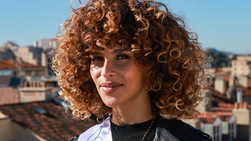 Julie Zitouni destituée de son écharpe de Miss Provence