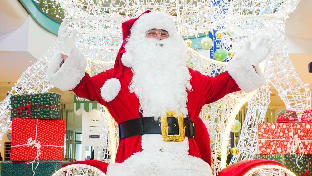 costume "étouffant", moqueries, provocations... les coulisses d'un métier pas si féerique