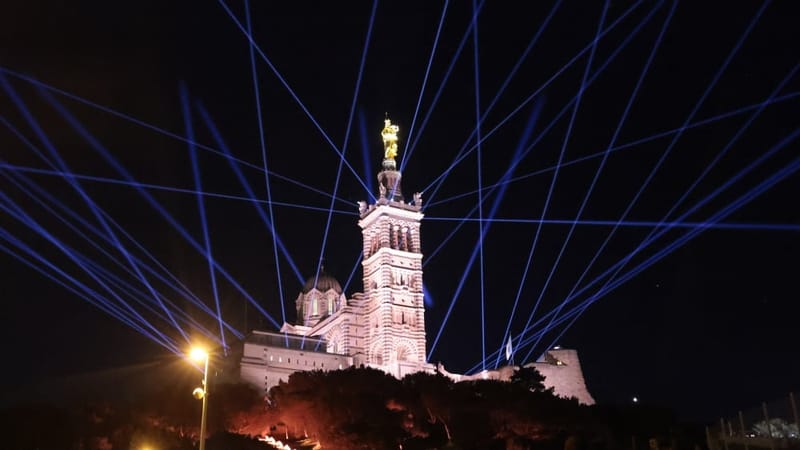 6. Il aura fallu 27 000 feuilles d'or pour que la basilique Notre-Dame de la Garde retrouve enfin sa belle couleur. Symbole de toute une ville du haut de ses 162 mètres, elle permet d'embrasser une vue panoramique magique à 360 degrés sur la ville, les...