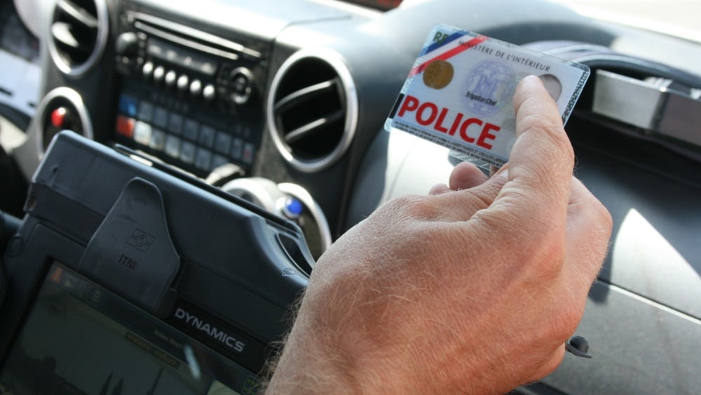 Un policier se fait voler sa carte professionnelle après une rencontre sexuelle dans un hôtel à Marseille