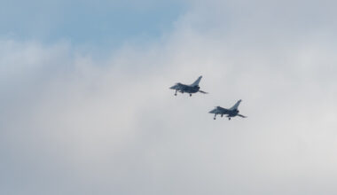 Près de Nice. Deux avions Rafale volent à basse altitude et intriguent, ce qu'il s'est passé