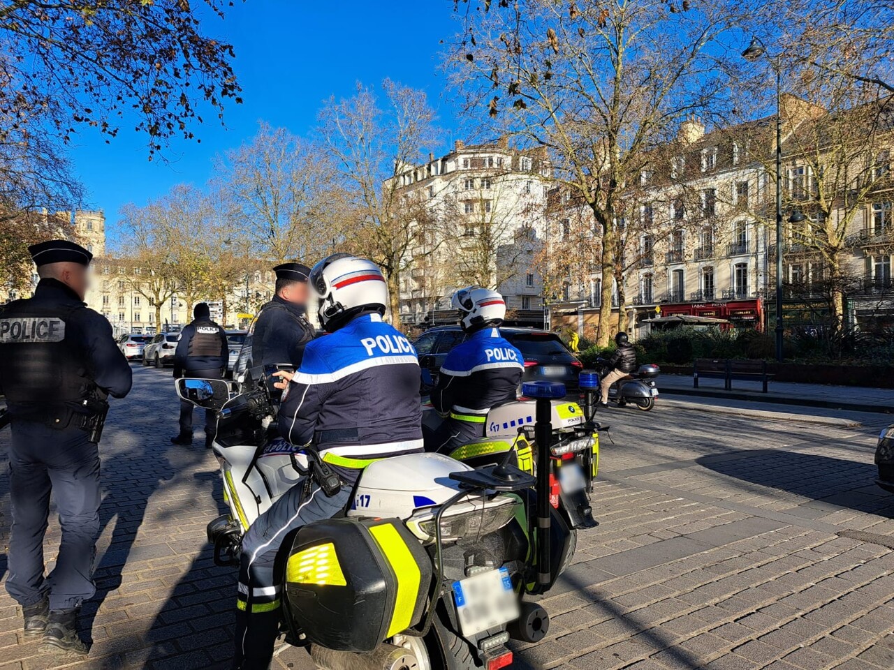 Pour que le Nouvel an "reste festif" et ne soit pas "un drame", la police de Rennes distribue des éthylotests