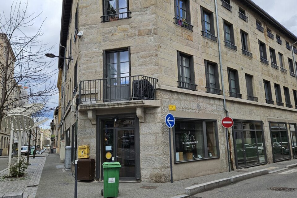 Matéo Ravel, 21 ans, chef du restaurant La Table des Matrus à Saint-Étienne, a obtenu un Bib gourmand du Guide Michelin.