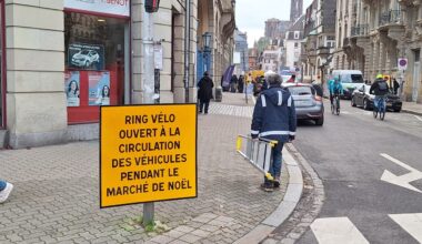 Pendant le marché de Noël de Strasbourg, le ring vélo est accessible aux voitures : pourquoi ça pose problème
