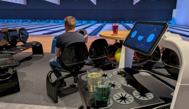 des robots apportent vos boissons durant votre partie au nouveau bowling de l'Orangerie