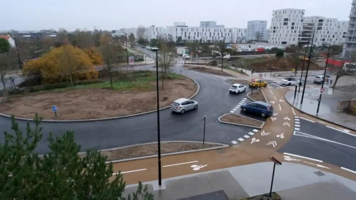 Le tout premier rond-point à la hollandaise installé à Nantes : les voitures ne sont plus prioritaires !