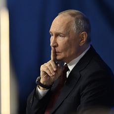 Vladimir Poutine lors de sa grande conférence de presse annuelle retransmise à la télévision le 19 décembre 2025.