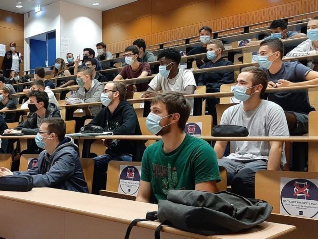 Nice. Un professeur attaque l'université qui l'a "obligé" à surveiller des examens