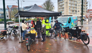 Cyclistes et usagers de trottinettes sensibilisés à l’importance de l’éclairage