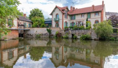 sa sublime longère solognote à Romorantin-Lanthenay, où il possède un grand parc