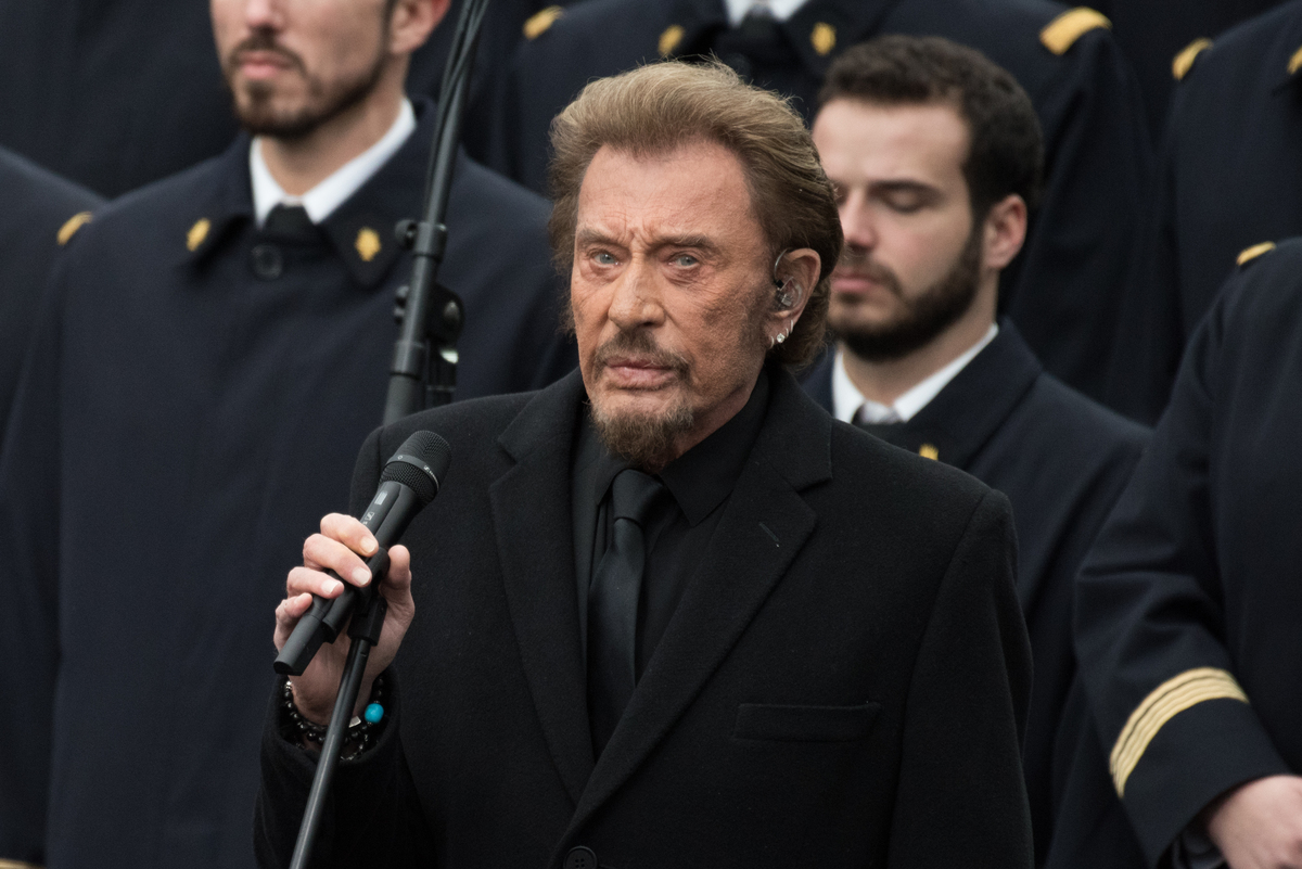 Des cheveux de Johnny Hallyday adjugés à prix record aux enchères, 8 ans après sa mort