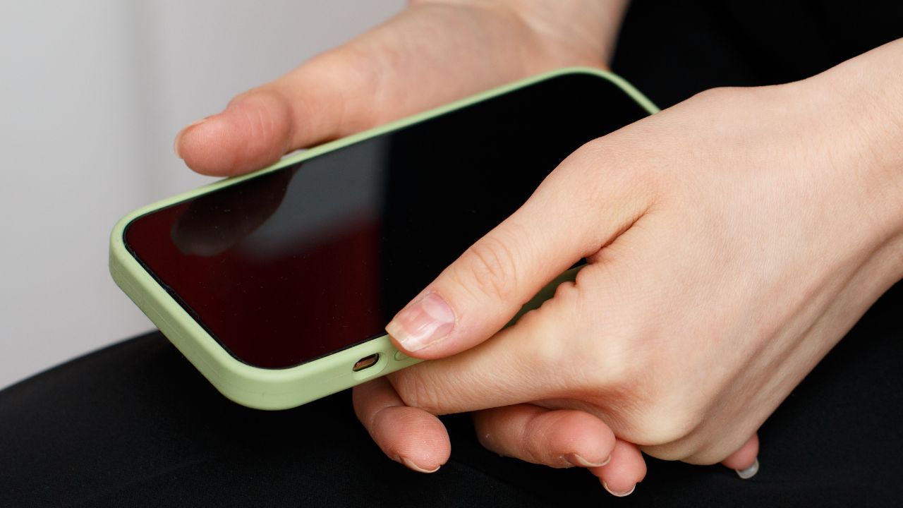 Si ce point vert apparaît sur votre smartphone sans raison, votre vie privée peut être menacée